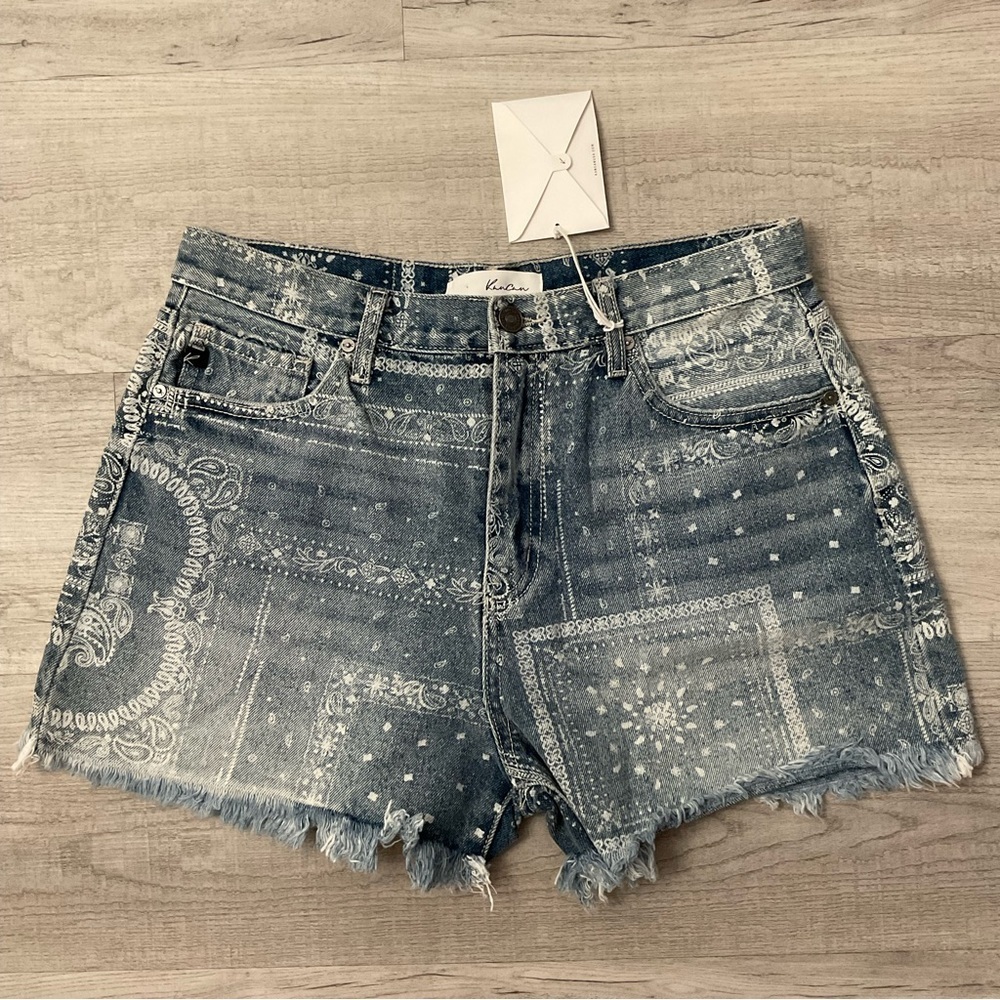 Kancan High Rise Paisley Shorts Raw Hem New Size 7/27 & 11/29 - Picture 3 of 3